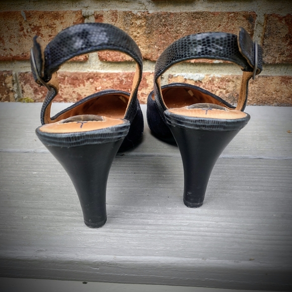 Clark's Artisan Slingback Heels, Navy, sz. 7.5 - Picture 5 of 7